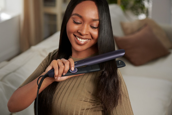 Philips BHS752/00 Dark Purple Metallic product in use