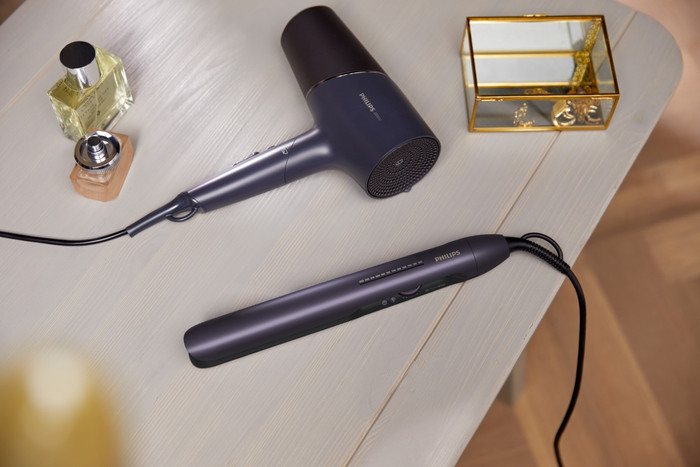 Philips BHS752/00 Dark Purple Metallic product in use