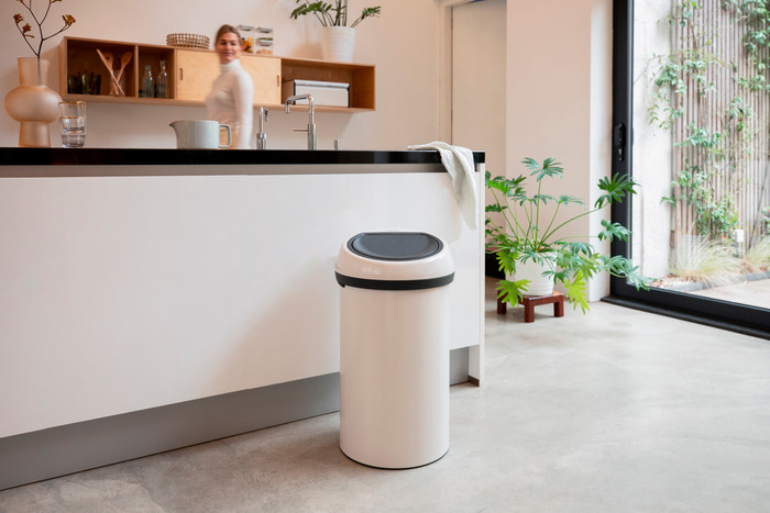 Brabantia Touch Bin 60 Litres Soft Beige produit à l'usage