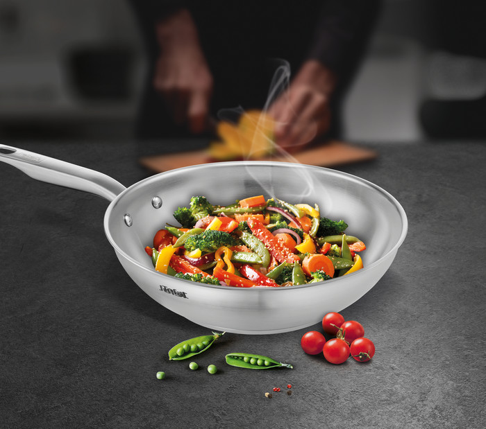 Tefal Virtuoso Wok 28cm product in use