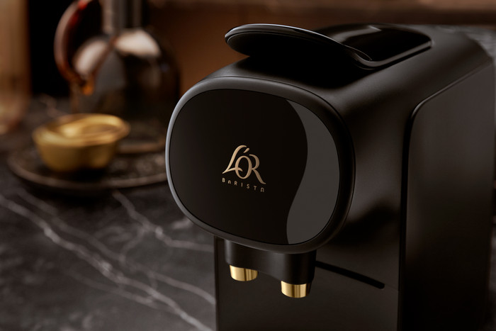 Philips L'OR Barista Sublime LM9012/50 Red product in use