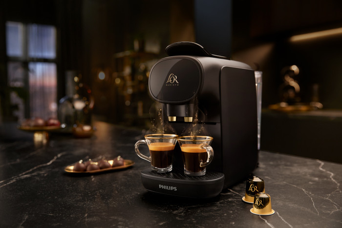 Philips L'OR Barista Sublime LM9012/50 Red product in use