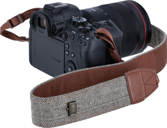 Rollei Camera Strap Bruin product in gebruik