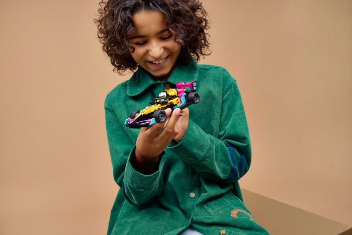 LEGO Speed Champions F1 ACADEMY racewagen 77258 product in gebruik