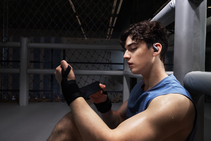 Shokz OpenFit Air 2 Zwart product in gebruik