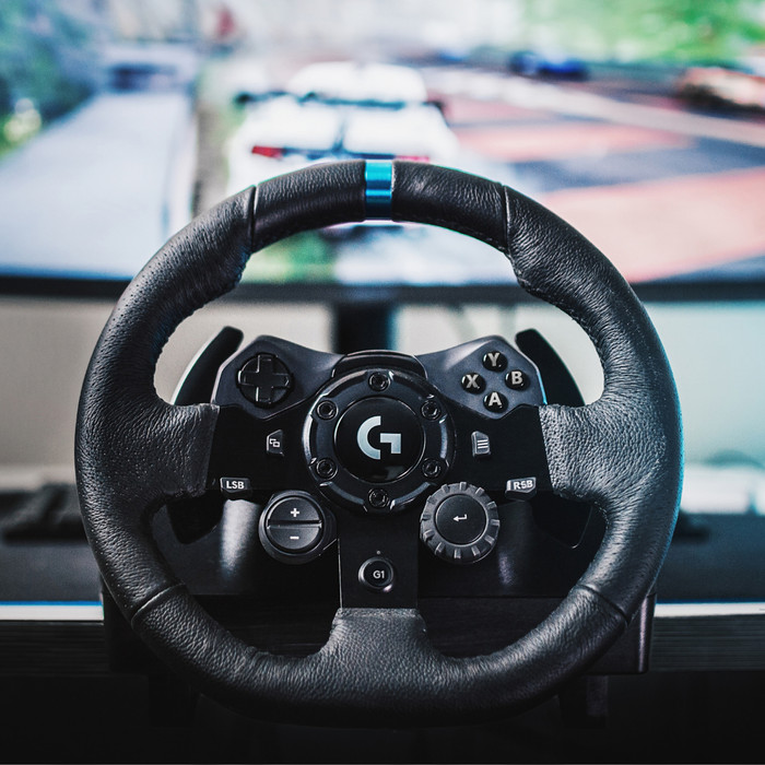 Logitech G923 racestuurwiel en -pedalen PC product in gebruik
