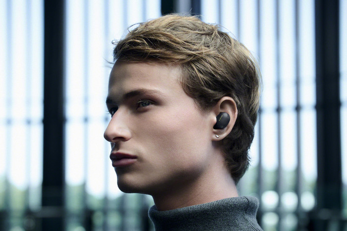 Sony WF-1000XM6 Zwart product in gebruik