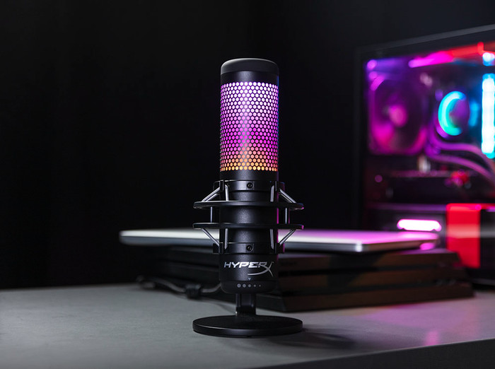 HyperX QuadCast S product in gebruik