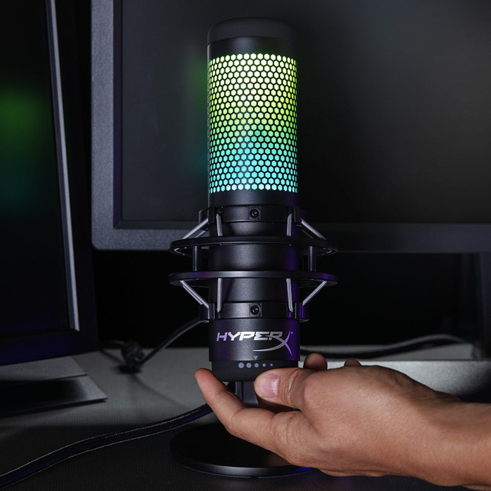 HyperX QuadCast S product in gebruik