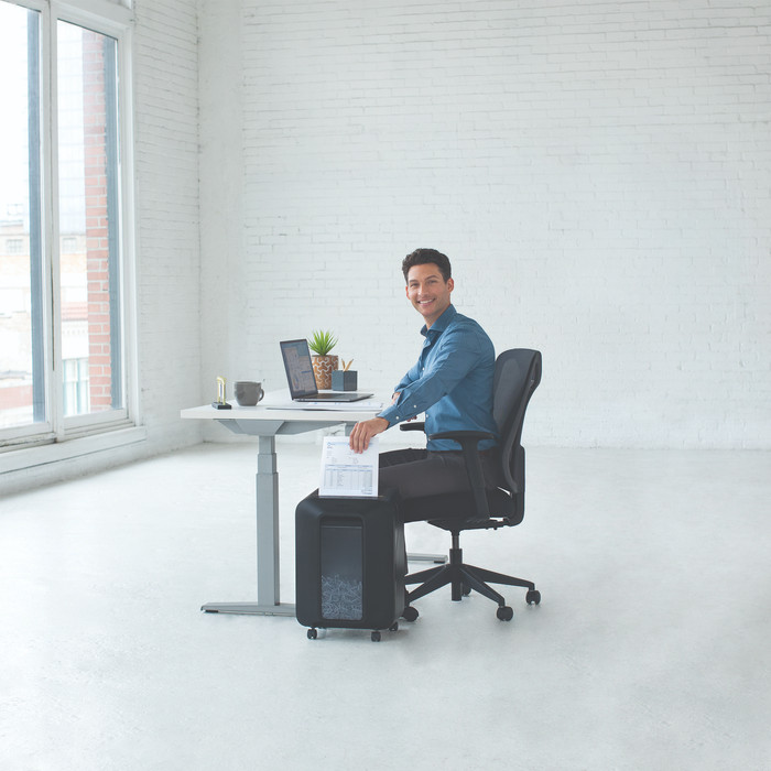 Fellowes Powershred LX201 Black product in use