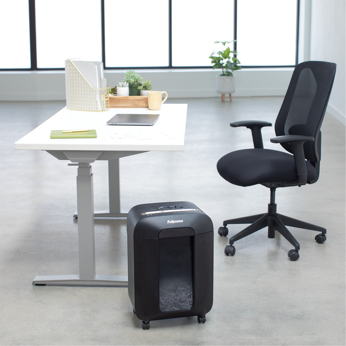 Fellowes LX85 product in use