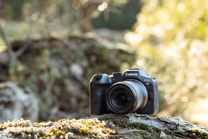 Canon EOS R7 + RF-S 18-150 mm f/3.5-6.3 IS STM visuel fournisseur