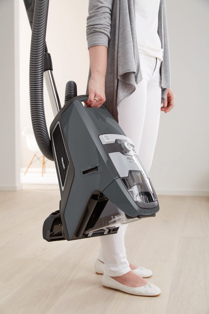 Miele Blizzard CX1 PowerLine Grafietgrijs product in gebruik