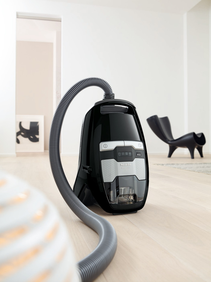 Miele Blizzard CX1 Comfort PowerLine Obsidiaanzwart product in gebruik