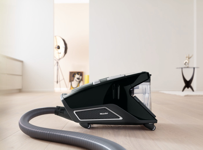 Miele Blizzard CX1 Comfort PowerLine Obsidiaanzwart product in gebruik