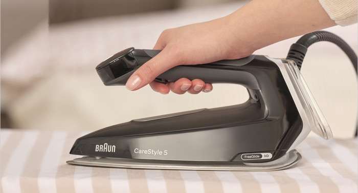 Braun CareStyle 5 IS5249BK product in gebruik