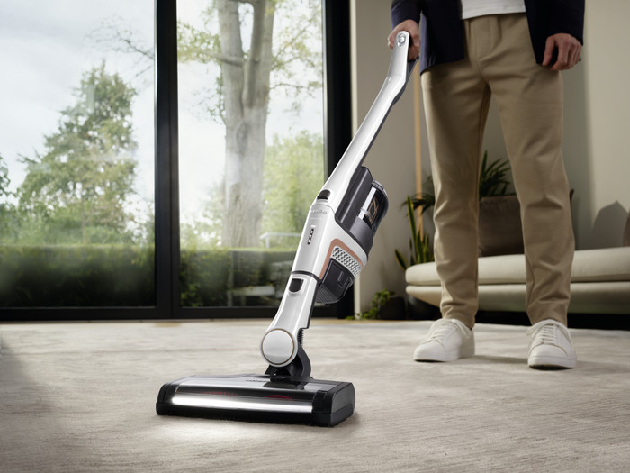 Miele Triflex HX2 Flash Lotus White product in use