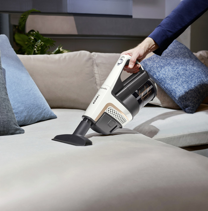 Miele Triflex HX2 Flash Lotus White product in use