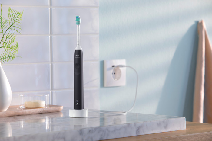 Philips Sonicare ProtectiveClean 3100 HX3675/15 product in use