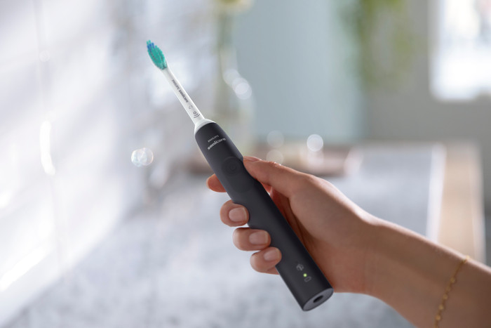 Philips Sonicare ProtectiveClean 3100 HX3675/15 product in use