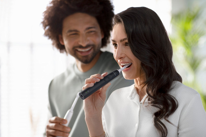 Philips Sonicare ProtectiveClean 3100 HX3675/15 product in use