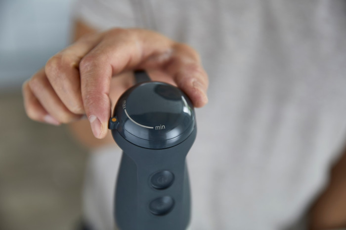 Kenwood HBM60.307GY Triblade XL+ product in gebruik