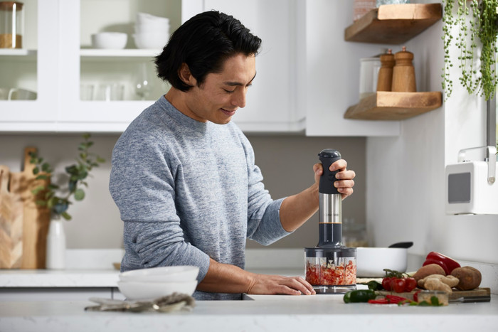 Kenwood HBM60.307GY Triblade XL+ product in gebruik