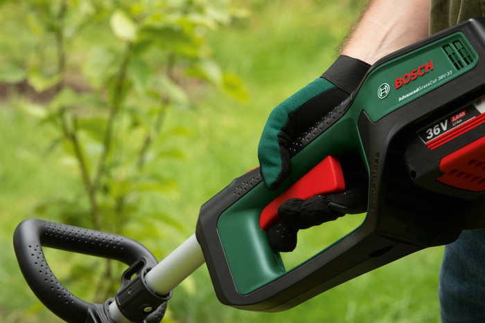 Bosch AdvancedGrassCut 36V-33 product in gebruik