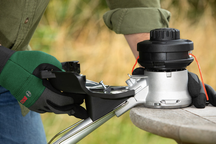 Bosch AdvancedGrassCut 36V-33 product in gebruik