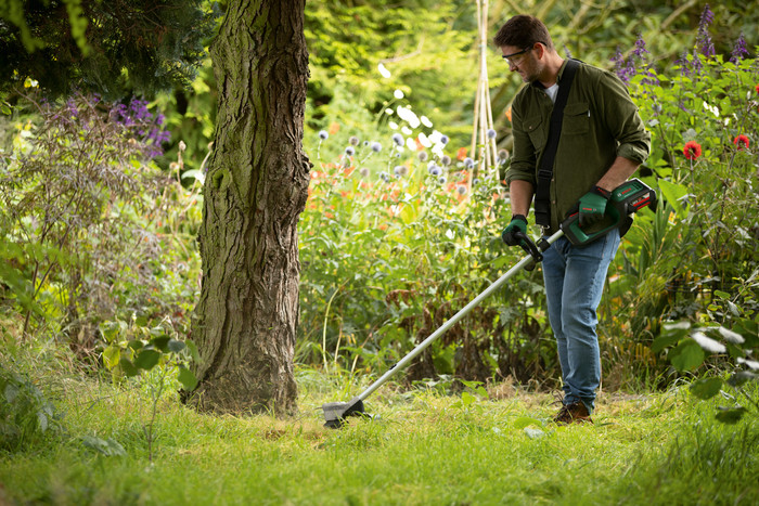 Bosch AdvancedGrassCut 36V-33 product in gebruik