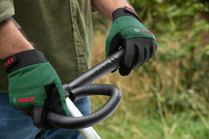 Bosch AdvancedGrassCut 36V-33 (zonder accu) product in gebruik