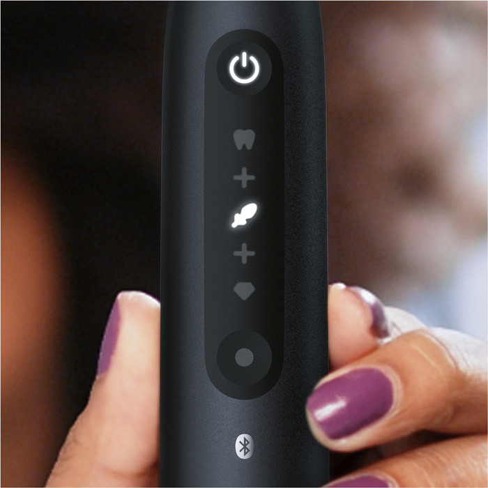 Oral-B iO 5N Black and White Duo Pack product in use