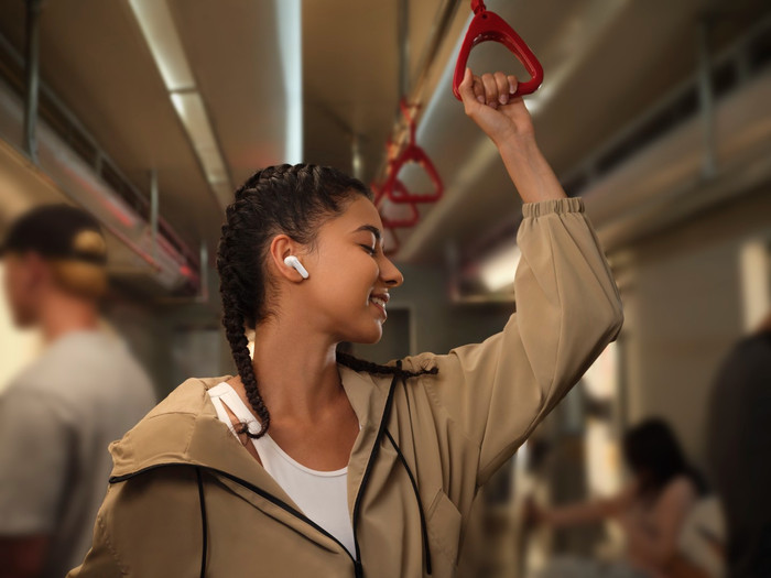 Huawei FreeBuds SE 4 ANC Wit product in gebruik