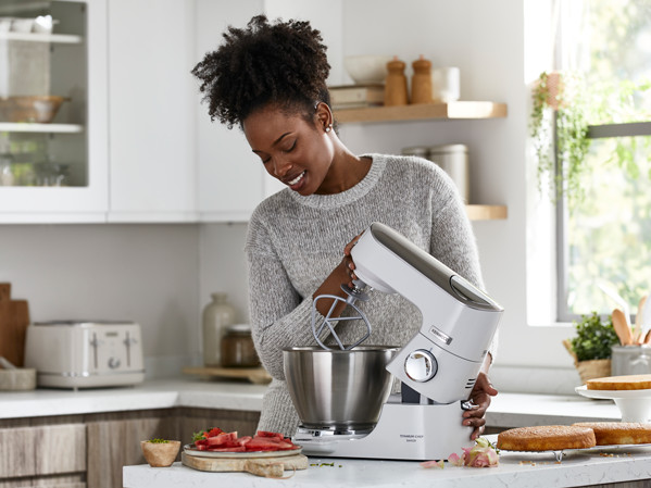 Kenwood Titanium Chef Baker KVC65.001WH product in use