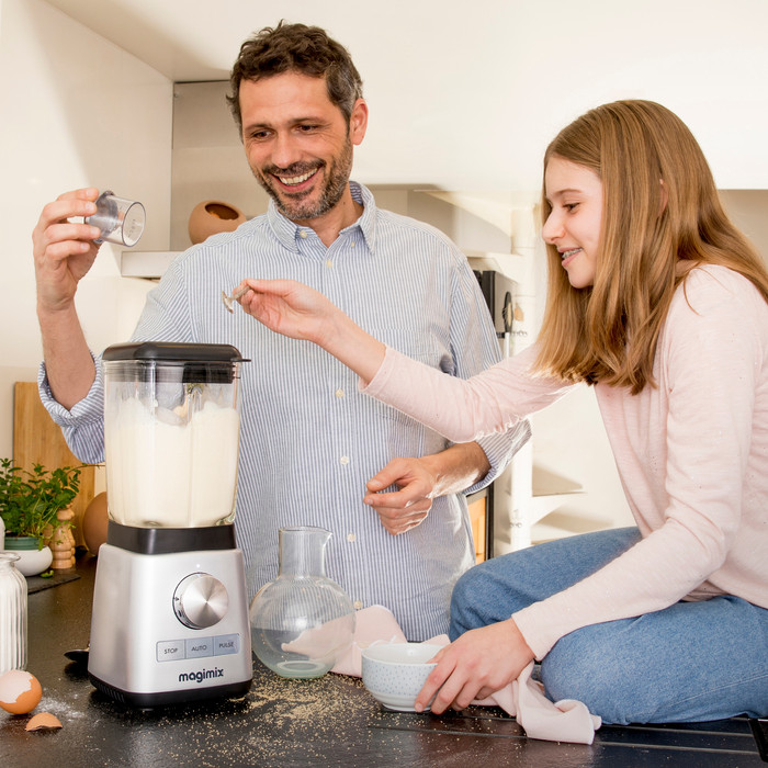 Magimix Power Blender 4 Mat Chroom product in gebruik