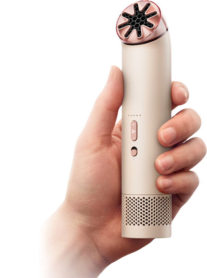 Dyson HushJet Mini product in gebruik
