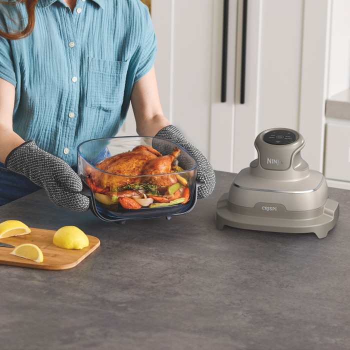 Ninja CRISPi 4-in-1 Glazen Airfryer Creme product in gebruik