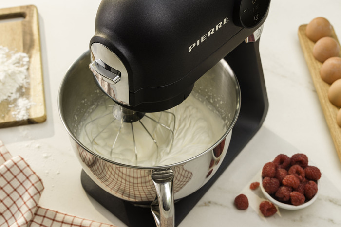 Pierre Patissier Design Stand Mixer SM7000 Matte Black product in use