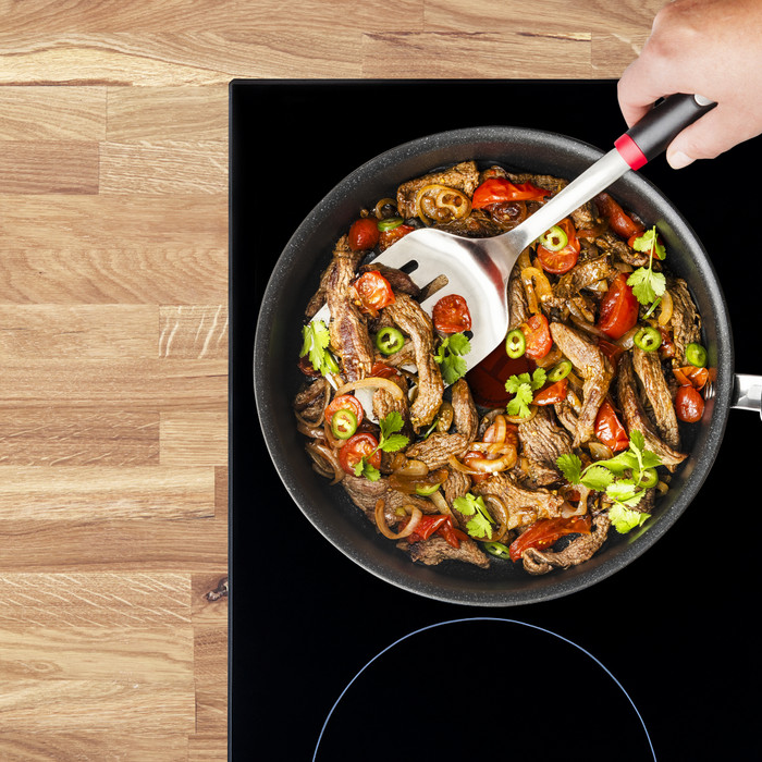 Tefal Ceramic Control Grey hapjespan 24 cm + deksel product in gebruik