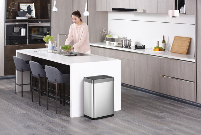 EKO Mirage X Sensor 47L Matte Stainless Steel product in use