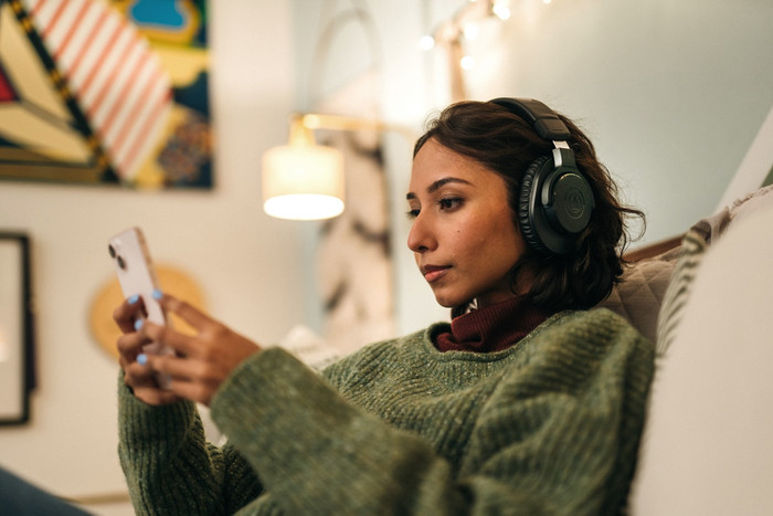 Audio Technica ATH-M20XBT product in use