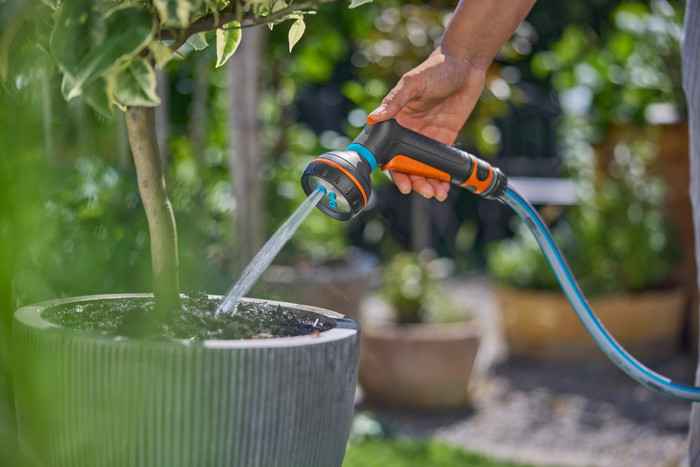 Gardena Classic Multifunctionele Broes product in gebruik