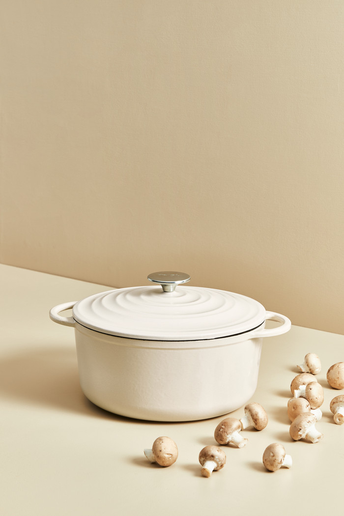 Tefal LOV Lage Braadpan 28 cm Beige product in gebruik