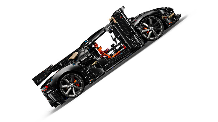 LEGO Technic Koenigsegg Sadair's Spear Megacar 42232 detail