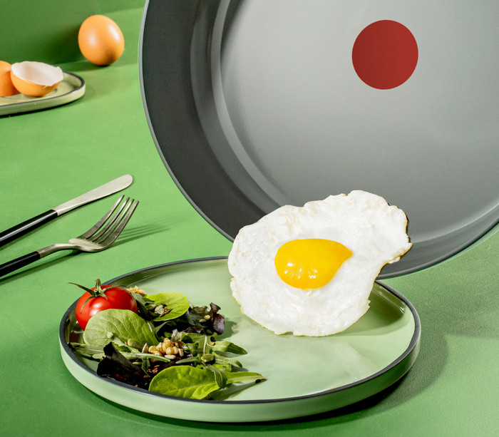 Tefal Renew Keramische koekenpan 20 cm product in gebruik