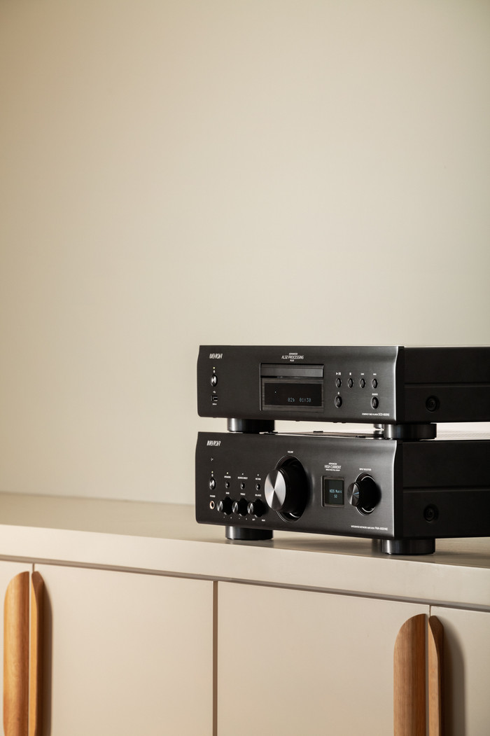Denon PMA-900HNE Black product in use