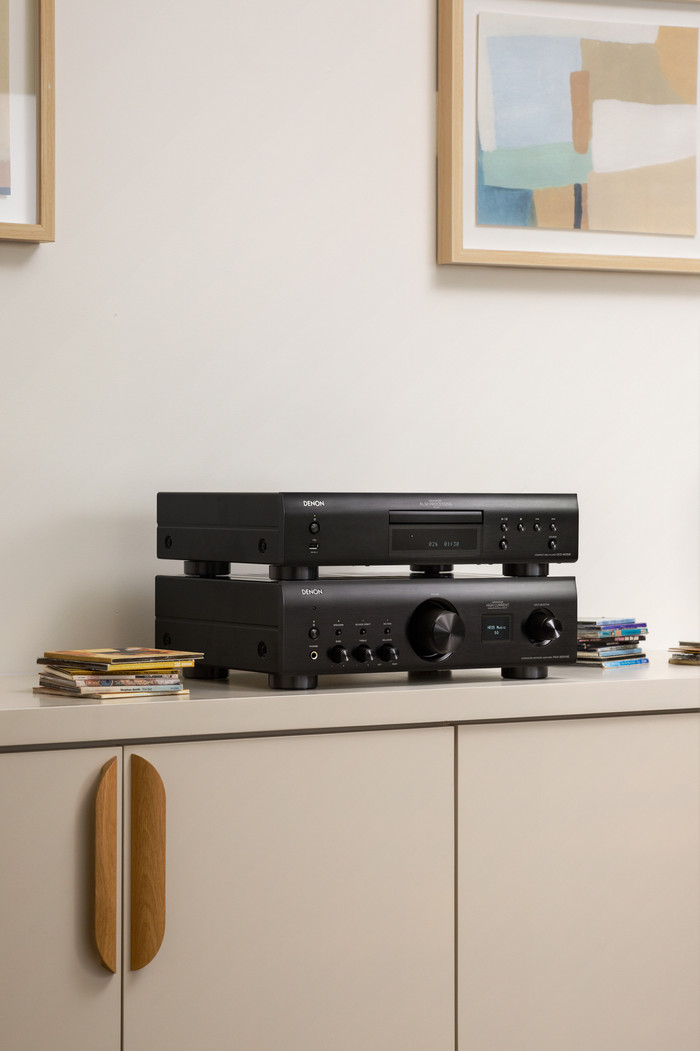 Denon PMA-900HNE Black product in use