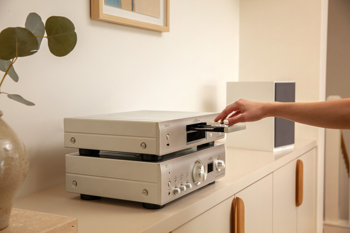 Denon PMA-900HNE Silver product in use