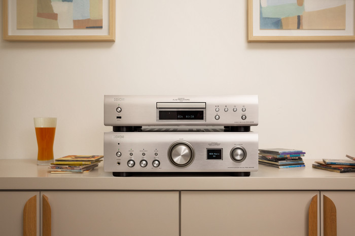 Denon PMA-900HNE Silver product in use