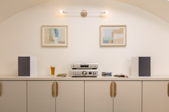 Denon PMA-900HNE Silver product in use